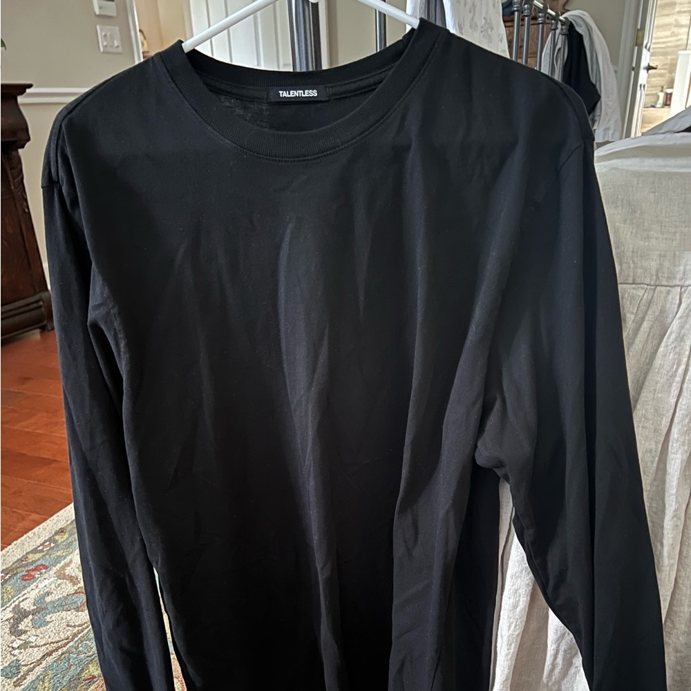 Long-sleeved t-shirt